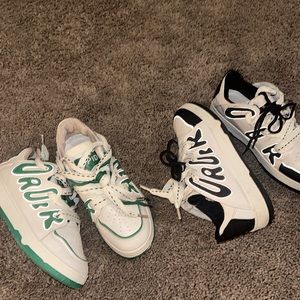 BUNDLE BUNDLE BUNDLE ⭐️ Graphic Letter 2 Toned Skate Shoes For Women size 5